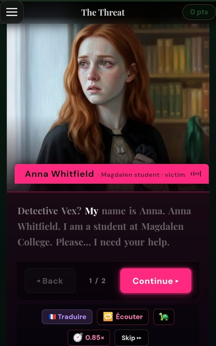 Écran d’EnglishQuest : Anna Whitfield, étudiante à Magdalen College, s’adresse au détective Vex en anglais. Sous la réplique, des boutons Traduire, Écouter et un réglage de vitesse à 0,85×.